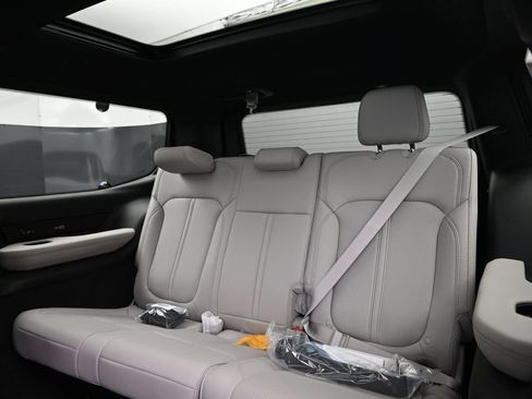 New 2026 Jeep Grand Wagoneer Summit AWD/4WD image 36