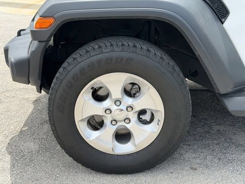 Used 2018 Jeep Wrangler Sport AWD/4WD image 14