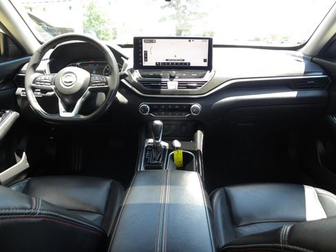 Used 2023 Nissan Altima 2.5 SR w/ SR Premium Package AWD/4WD image 12