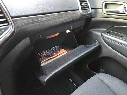 Used 2020 Jeep Grand Cherokee Laredo image 22