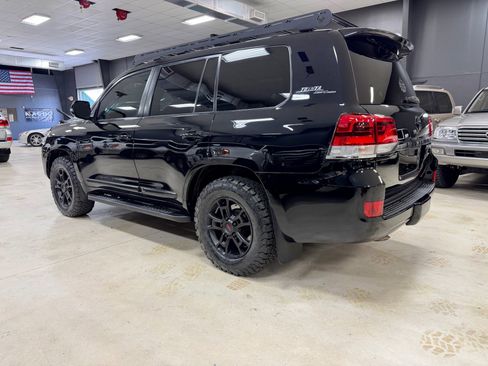 Used 2018 Toyota Land Cruiser image 12