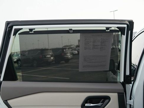 Used 2024 Nissan Rogue SL w/ SL Premium Package image 18