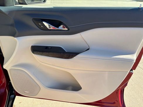 Used 2022 GMC Acadia Denali w/ Denali Technology Package image 13