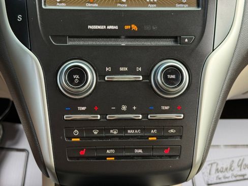 Used 2019 Lincoln MKC Select w/ MKC Climate Package FWD image 16