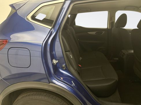 Used 2020 Nissan Rogue Sport S image 17