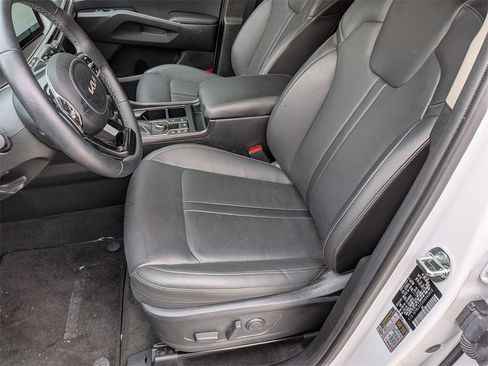 Certified 2025 Kia Sorento S image 23