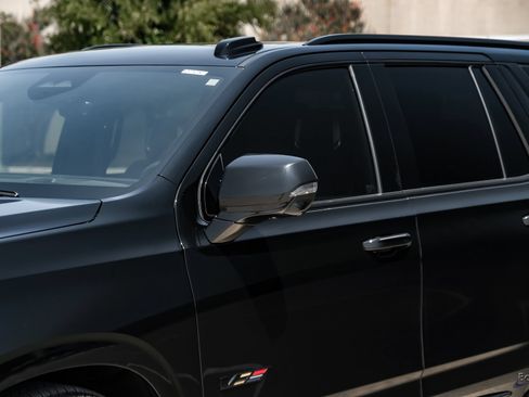 Used 2026 Cadillac Escalade V w/ LPO, ONYX Package AWD/4WD image 28