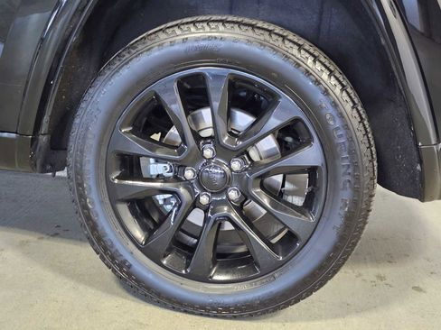 Used 2021 Jeep Grand Cherokee Laredo X image 8