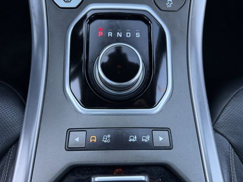 Used 2019 Land Rover Range Rover Evoque SE Premium image 32