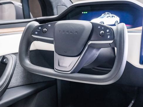 Used 2023 Tesla Model X image 15