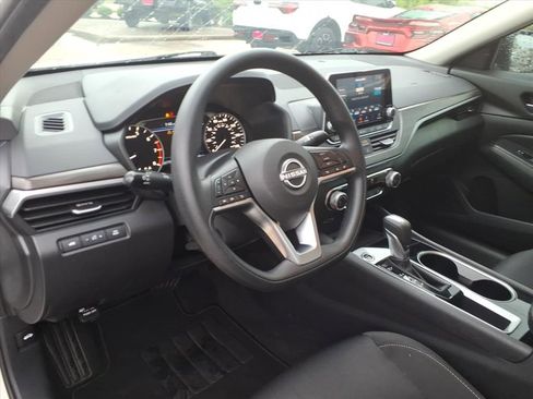 Used 2024 Nissan Altima 2.5 SV FWD image 18
