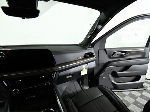 New 2025 Chevrolet Suburban High Country image 20