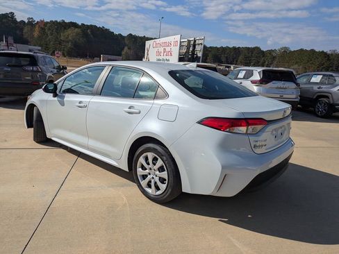 Used 2024 Toyota Corolla LE image 6