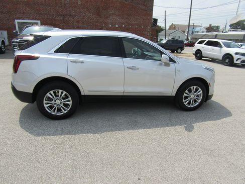 Used 2020 Cadillac XT5 Premium Luxury AWD/4WD image 2