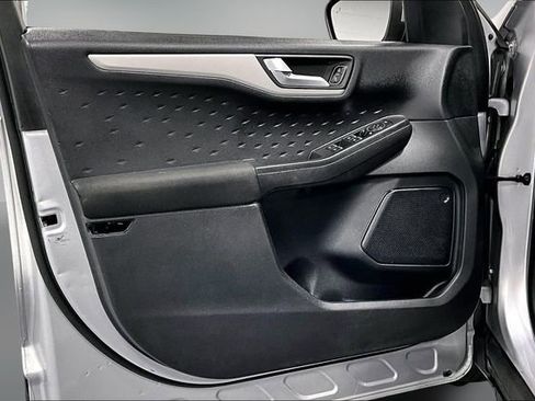 Used 2020 Ford Escape SE image 17