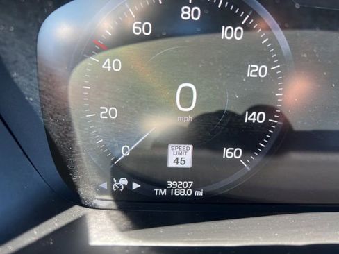 Used 2022 Volvo XC90 T8 R-Design w/ Advanced Package image 10