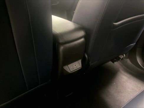 Used 2022 Chevrolet Bolt EUV LT w/ Convenience Package image 28