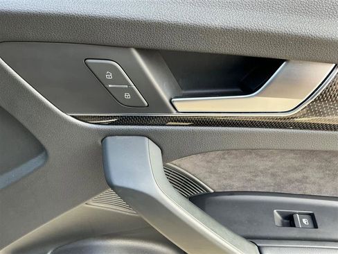 Used 2018 Audi SQ5 Premium Plus w/ S Sport Package image 39