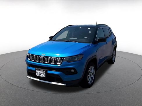 Used 2025 Jeep Compass Limited AWD/4WD image 7