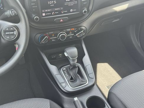 Used 2025 Kia Soul LX w/ LX Technology Package FWD image 39