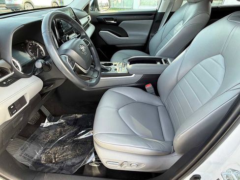 Used 2022 Toyota Highlander XLE image 14