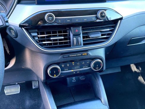 Used 2022 Ford Escape SE image 32