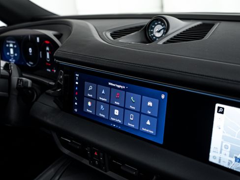 New 2026 Porsche Macan 4 Electric AWD/4WD image 17
