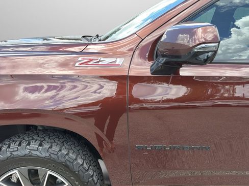 Used 2022 Chevrolet Suburban Z71 w/ Off-Road Capability Package AWD/4WD image 19