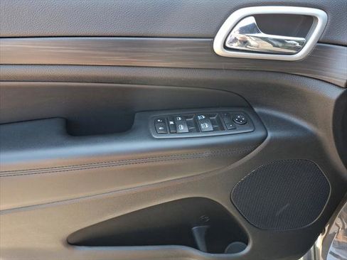 Certified 2022 Jeep Grand Cherokee Laredo X image 22