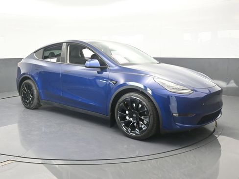 Used 2021 Tesla Model Y Long Range image 8
