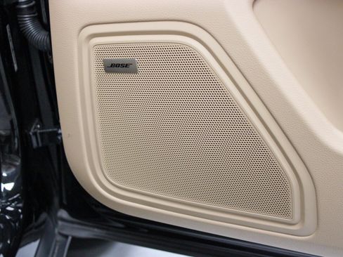 Certified 2025 Porsche Macan image 30