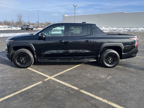 Used 2025 Chevrolet Silverado EV LT image 3