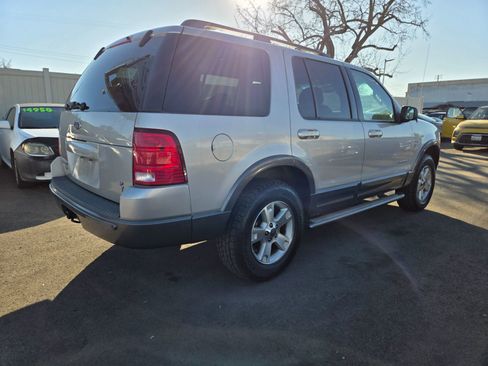 Used 2004 Ford Explorer XLT image 4