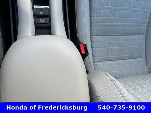 Certified 2024 Honda HR-V LX image 28