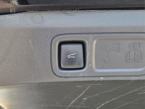 Used 2024 Ford Expedition XLT image 13