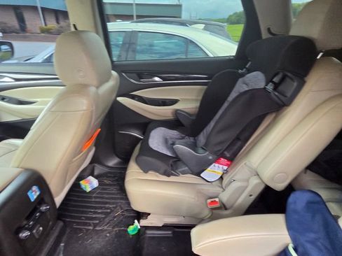 Used 2019 Buick Enclave Essence FWD image 11