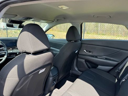 Used 2024 Hyundai Elantra SEL image 19