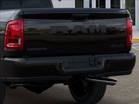 New 2026 RAM 2500 Laramie AWD/4WD image 13