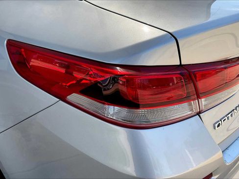 Used 2020 Kia Optima LX image 27
