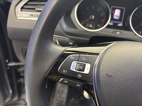 Used 2020 Volkswagen Tiguan SE w/ Panoramic Sunroof Package image 14