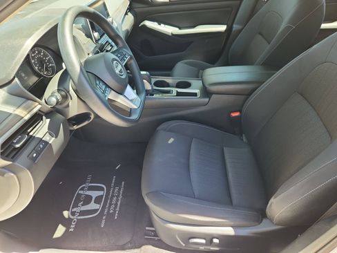 Used 2025 Nissan Altima 2.5 SV FWD image 10