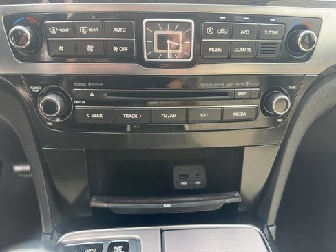 Used 2014 Hyundai Equus Signature image 29