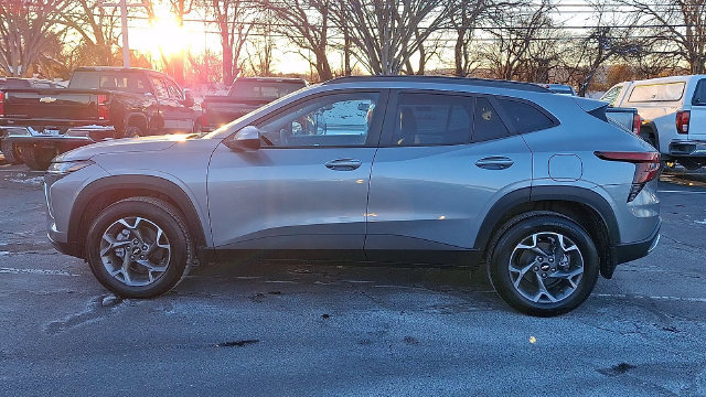 Certified 2025 Chevrolet Trax LT w/ Driver Confidence Package FWD image 5