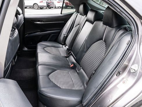 Used 2019 Toyota Camry SE w/ Convenience Package image 16