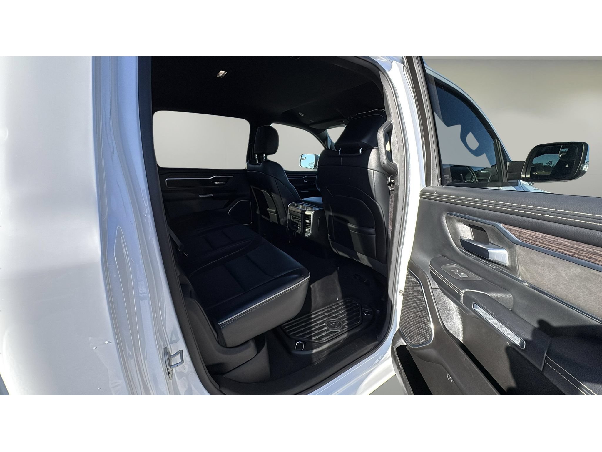 Used 2025 RAM 1500 Laramie AWD/4WD image 14