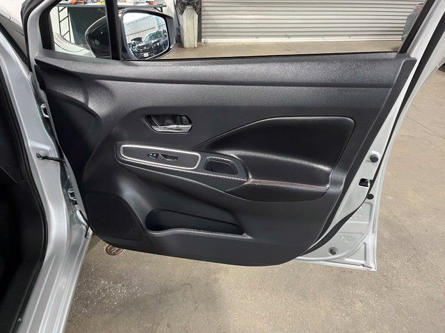Used 2024 Nissan Versa SR FWD image 13
