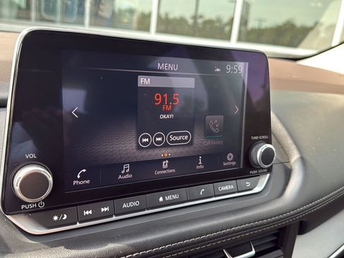 Used 2023 Nissan Rogue SV FWD image 16
