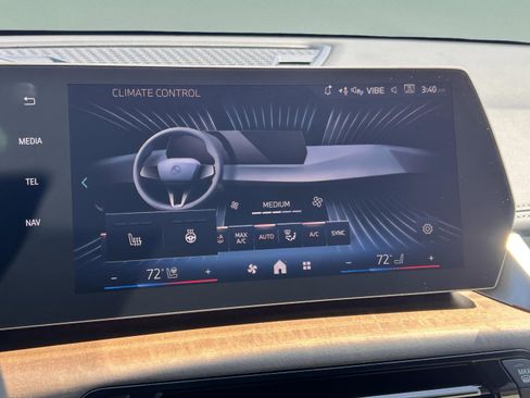 New 2025 BMW X1 xDrive28i w/ Technology Package image 18