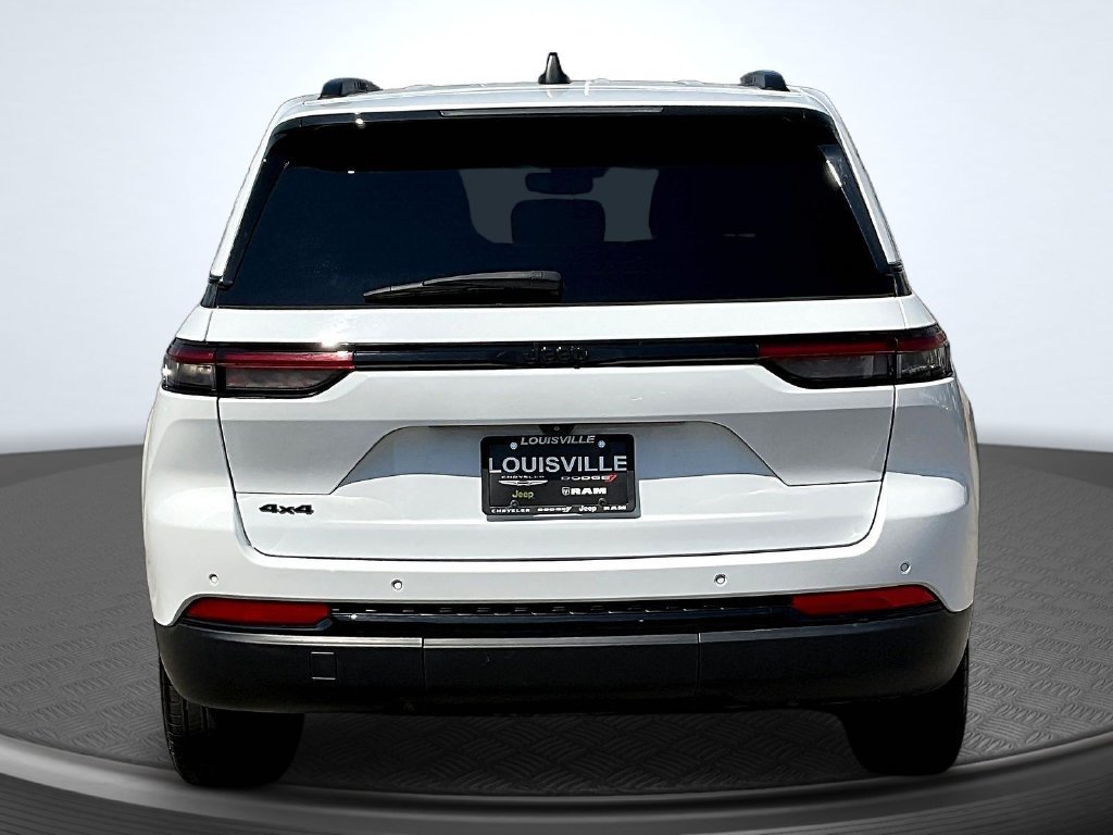Used 2022 Jeep Grand Cherokee Altitude AWD/4WD image 6