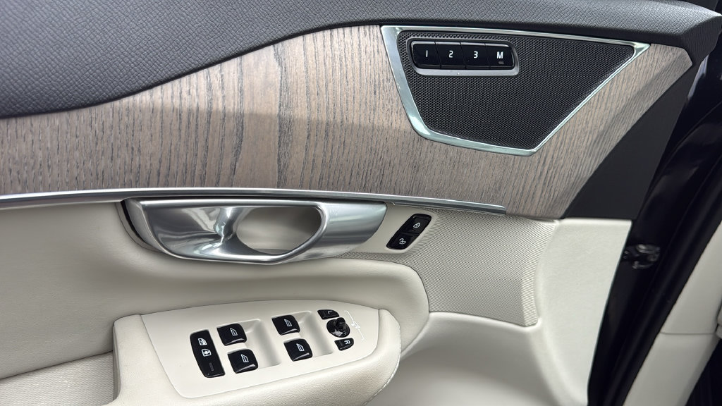 Certified 2024 Volvo XC90 T8 Plus AWD/4WD image 10